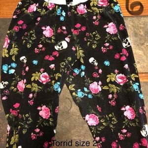 Torrid printed leggings size 2